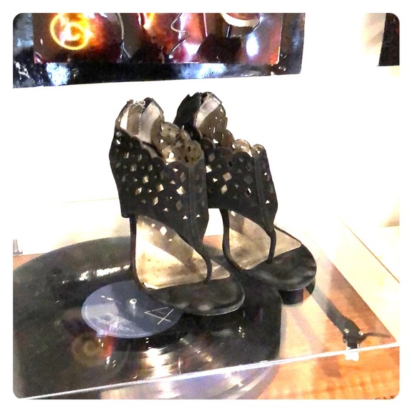 Kitten Heels - Picture 1 of 6